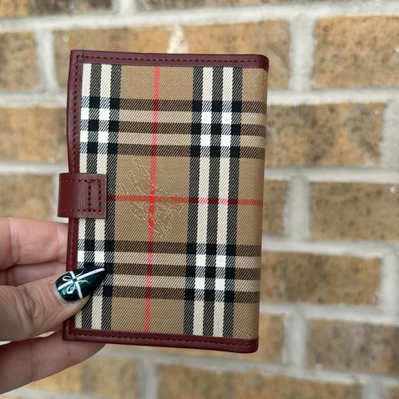 Burberry Nova Check Mini Planner and Pen Set - Picture 2 of 7